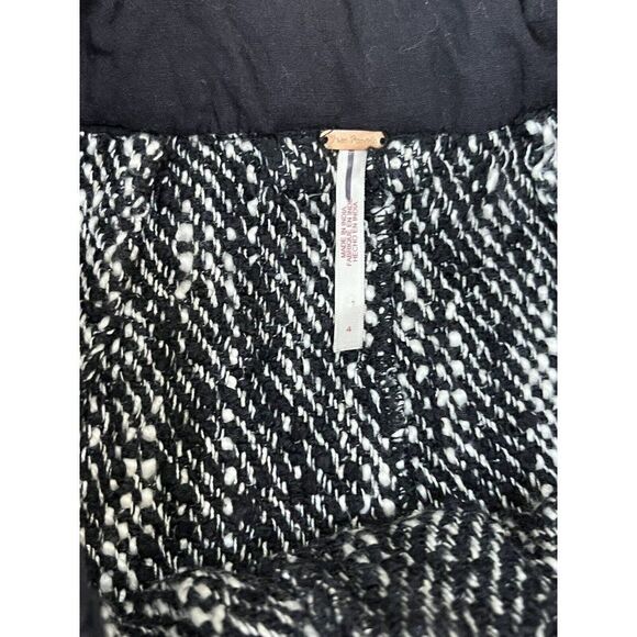 Free People Ladies 4 Black Twill Shorts Heavy Woven Knit Belted High Waisted - Picture 3 of 4